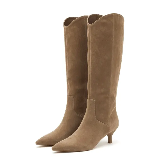 Bottes en daim beige élégantes - Bottes artisanales a talon