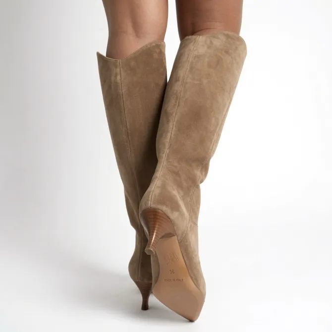 Bottes en daim beige élégantes - Bottes artisanales a talon