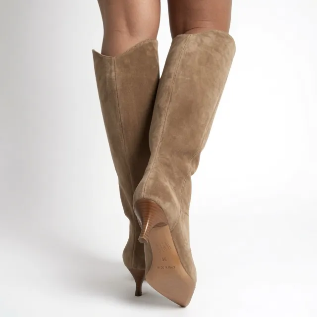 Bottes en daim beige élégantes - Bottes artisanales a talon