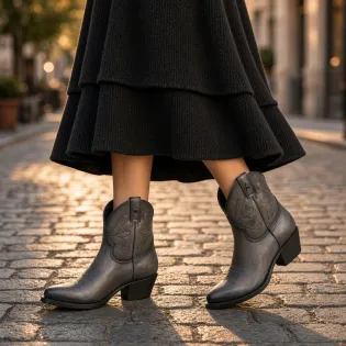 Boots cowboy femme grises en cuir - Bottines santiags artisanales