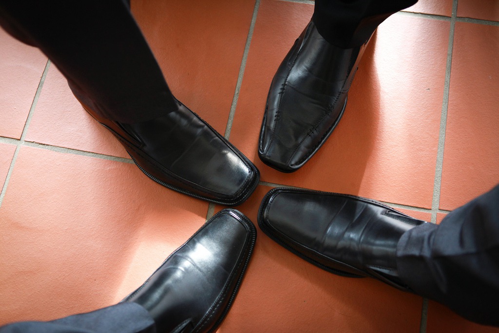 Enlever des tâches sur des chaussures en cuir : le guide - L'Atelier de la  Botte